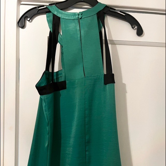 BCBG MAXAZARIA color block halter top - Picture 3 of 7